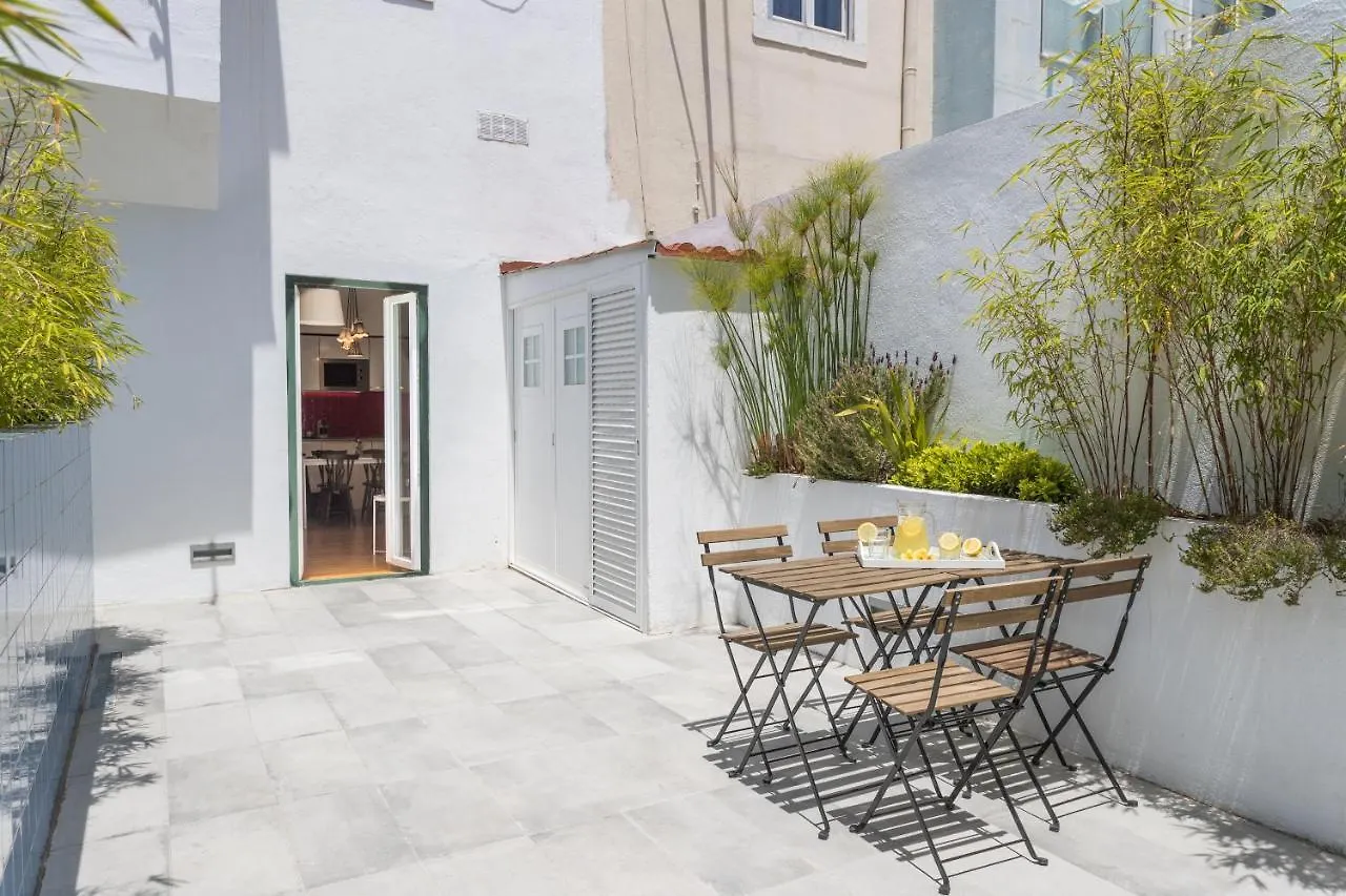 Bright Apt With Patio In City Center! Lisboa 0*, リスボン